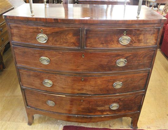 Victorian mahog bowfront chest of drawers